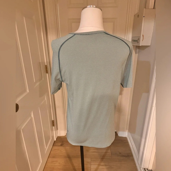 Lululemon Men’s Green & White Stripe Metal Vent Tech Short Sleeve Tee - Picture 5 of 9